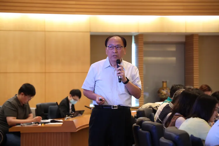 捷運局長李政安說明捷運推動成果。市府提供