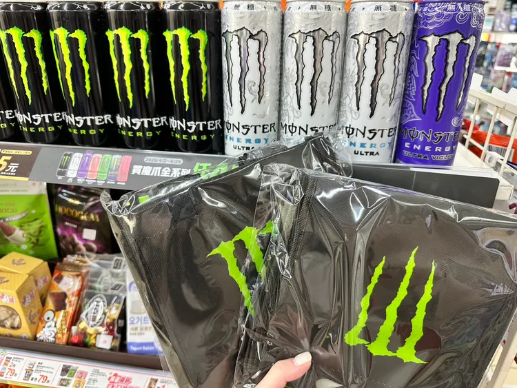 期間購買魔爪全系列任4罐，即可獲得限量「魔爪提袋」。OKmart提供