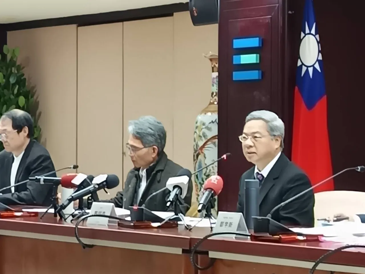 經長龔明鑫今宣布下周油價不調漲　中油補貼逾90.6億元