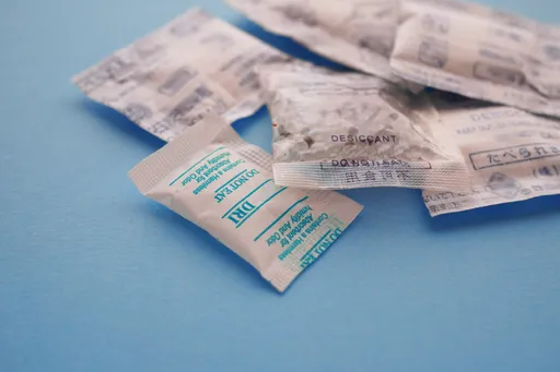 9成人做錯！保健品乾燥劑別再留　藥師警告：「1原因」整罐恐壞掉