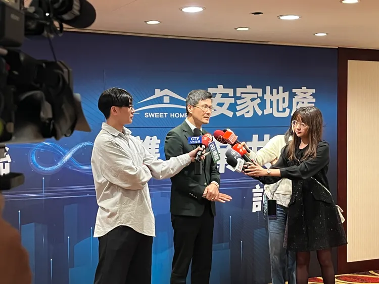 住商機構董事長陳錫琮8日於「全房聯X雙產業共構」記者會宣布，創立第三品牌「安家地產」與「全房聯」資訊流通大平台。住商機構提供
