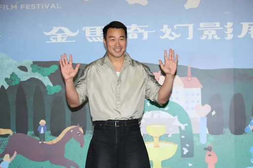 男神崩壞？張孝全增肥7公斤長凸肚　宅家僅穿內褲廢到快長霉