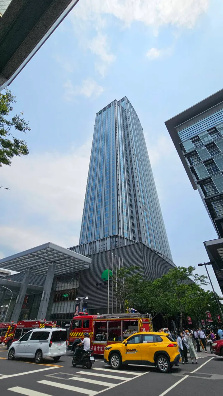 饗饗起火點位於微風信義46樓。翻攝畫面