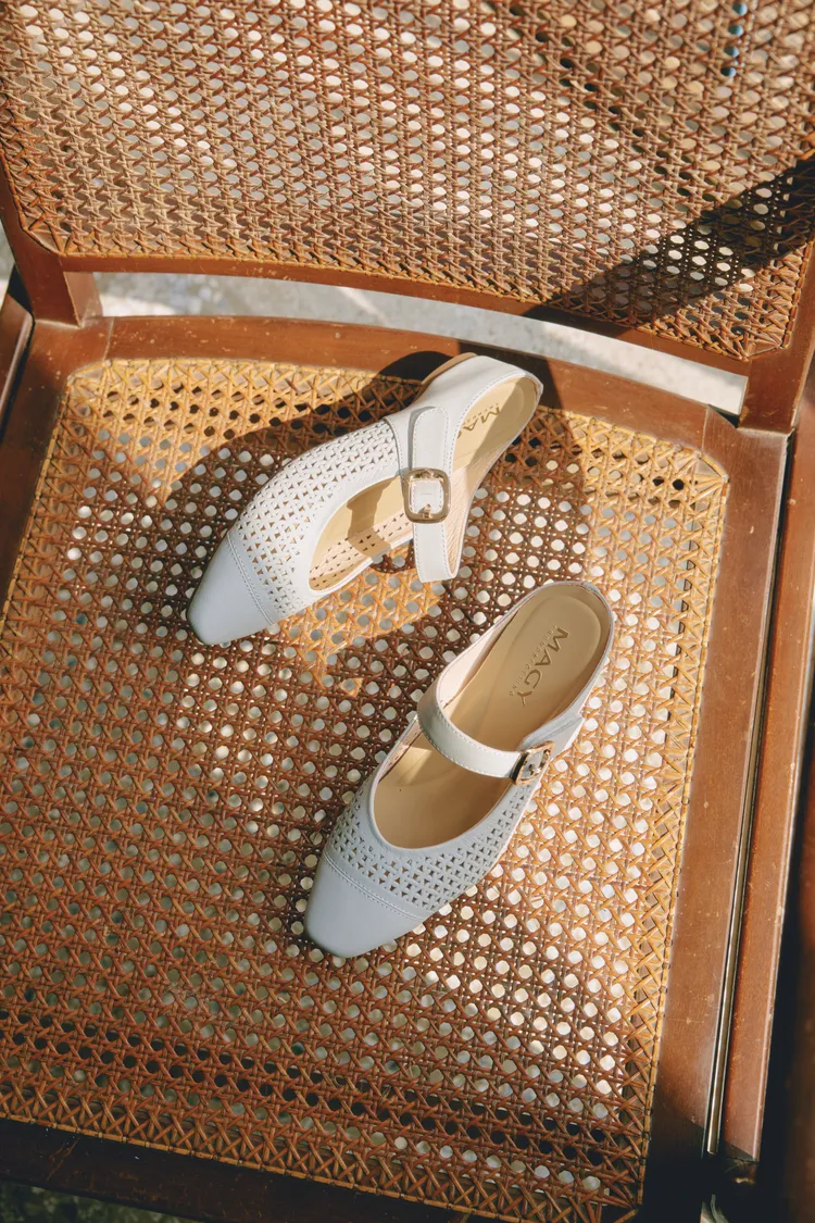 MAGY打蠟羊皮沖孔瑪莉珍穆勒鞋，2180元。品牌提供