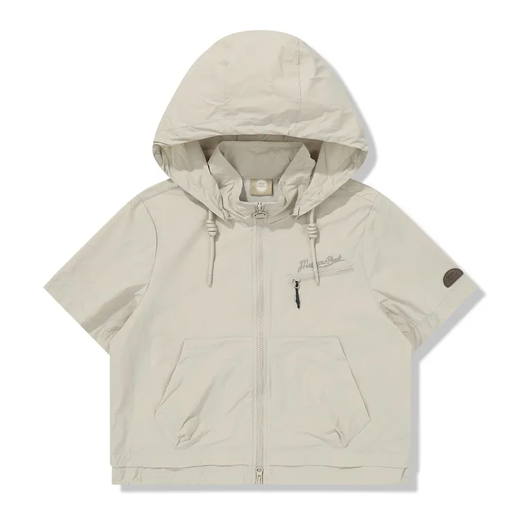 BBC EARTH Embroidered Short-Sleeve Hooded Jacket短袖外套，4580元。品牌提供
