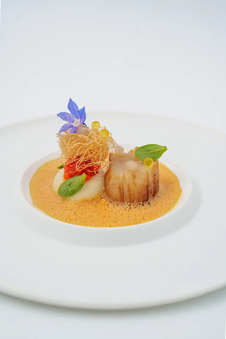 晚間菜色哦干貝 卡宴辣椒 羅勒。業者提供