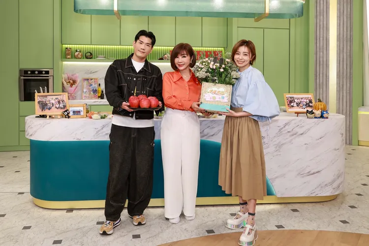 小鹿（左起）、陳美鳳、王瞳錄影。民視提供