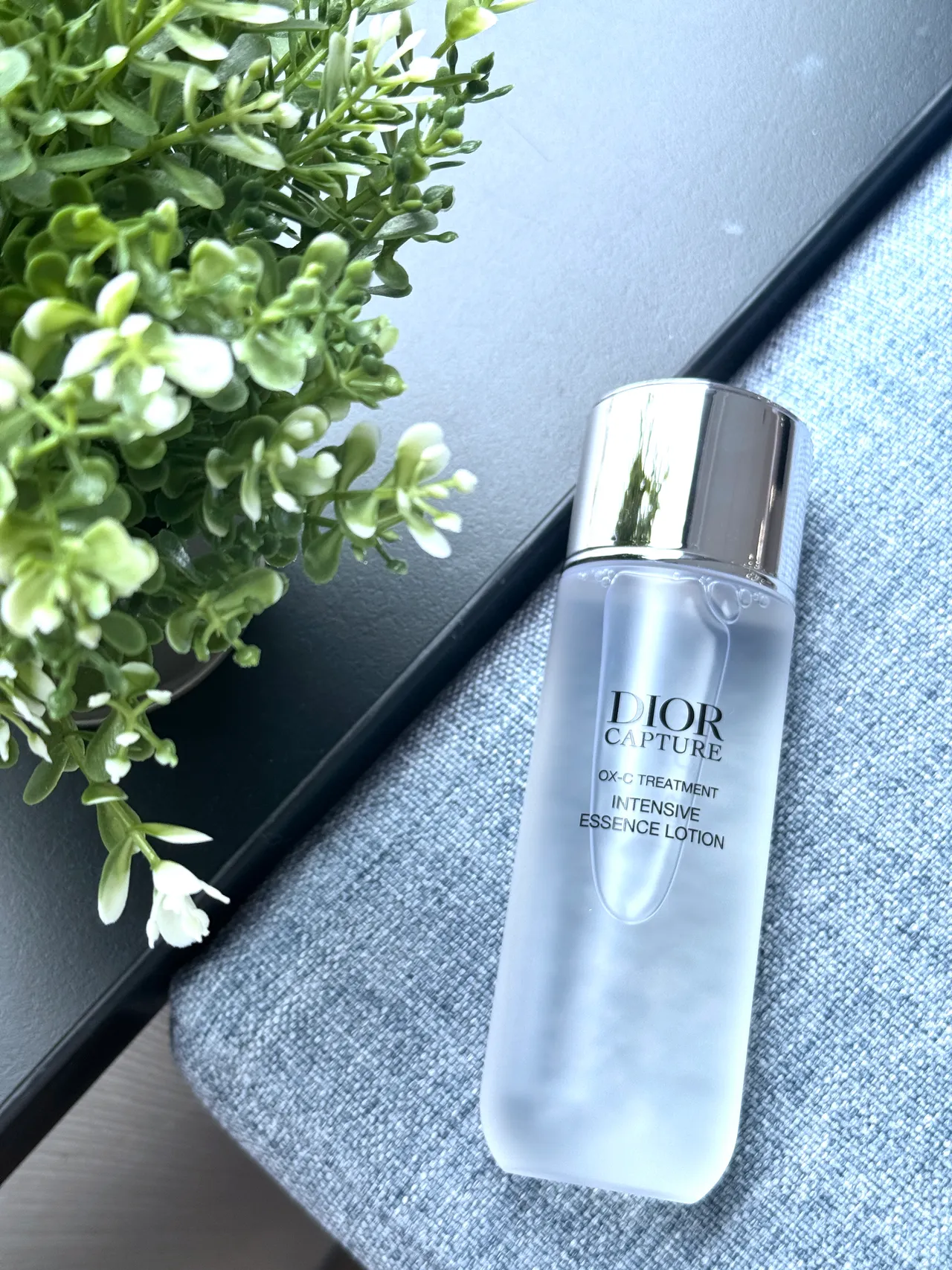 迪奧逆時活氧奇肌露，175ml／3000元。張家玲攝