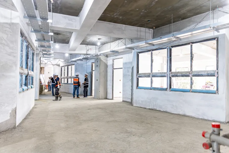 淡水國小新校舍規劃兩階段施工，目前第一階段校舍新建工程已完成主結構。工務局提供