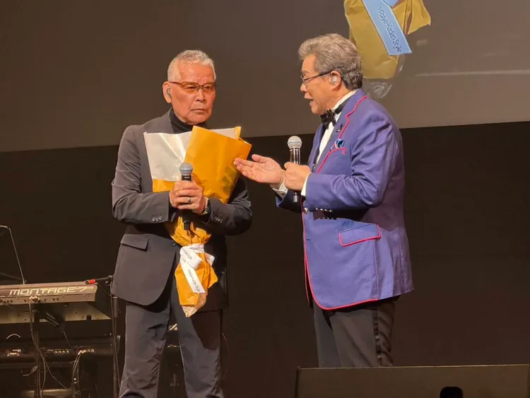 楊烈（右）日本站演出，邀來千昌夫擔任嘉賓。印太戰略智庫提供