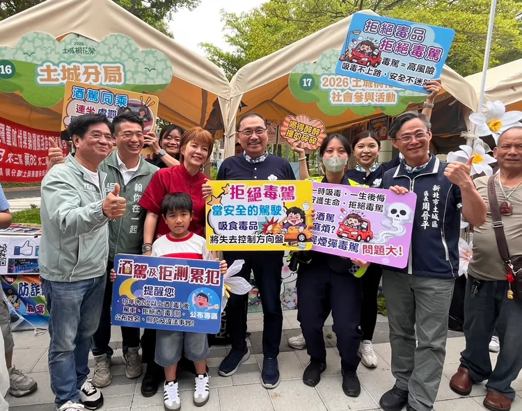 2026土城桐花季活動正式登場，人潮湧入看滿山遍野的「四月雪」。土城分局提供