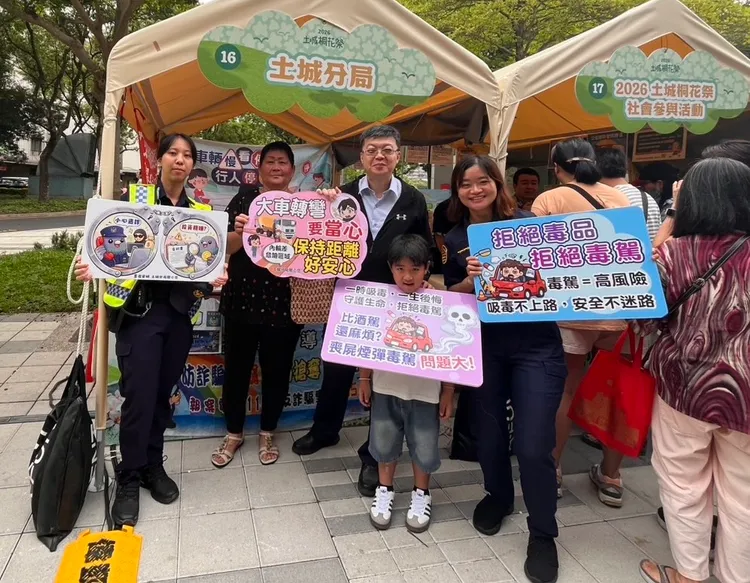 2026土城桐花季活動正式登場，人潮湧入看滿山遍野的「四月雪」。土城分局提供