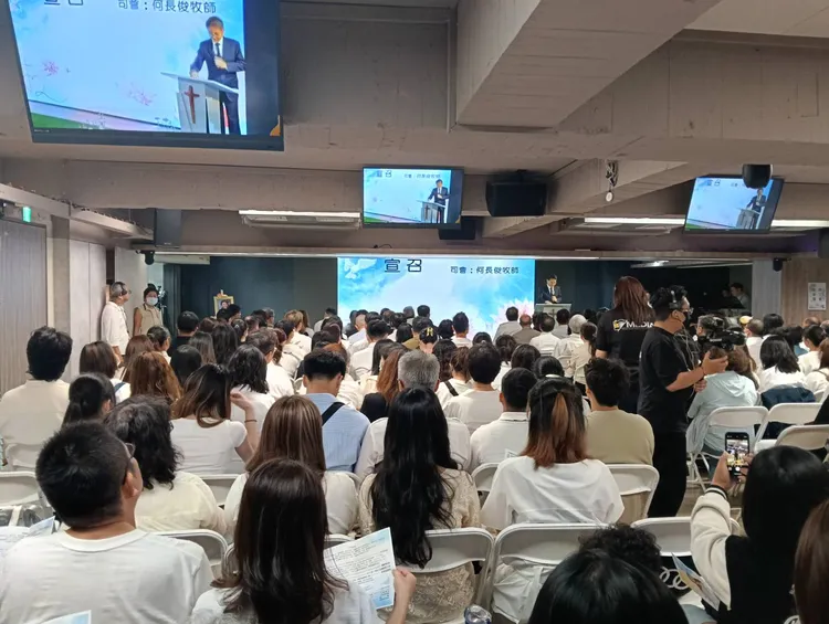 家人為巴女舉辦告別式。翻攝畫面