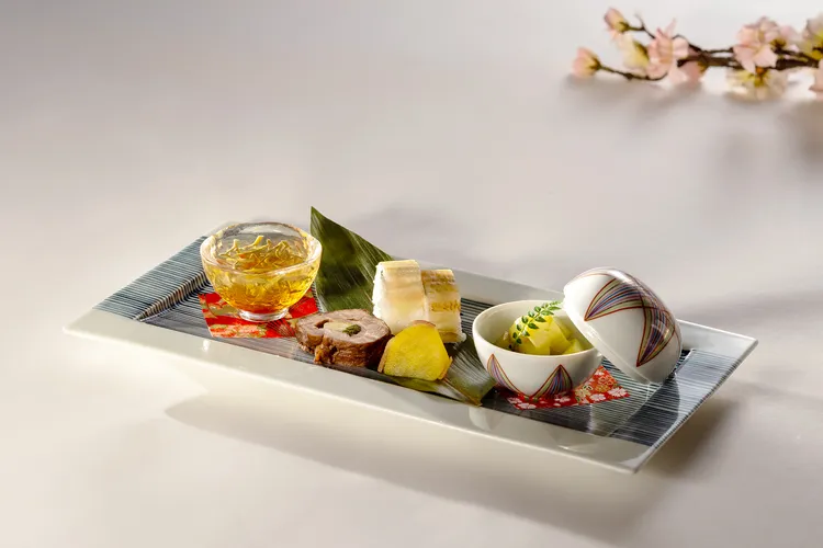 前菜集結酸、甜、鹹多重風味，呈現關西料理細膩的味覺層次。台北老爺酒店提供