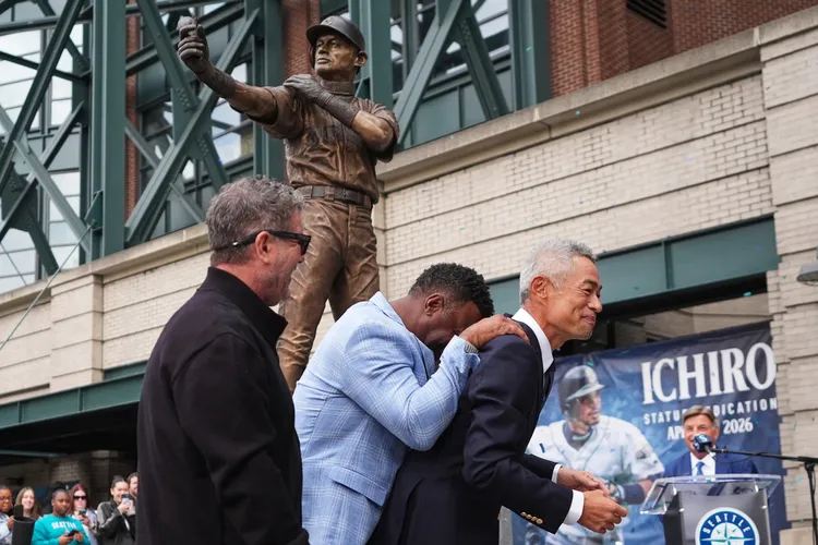 (自右而左)鈴木一朗、小葛瑞菲、馬丁尼茲。美聯社