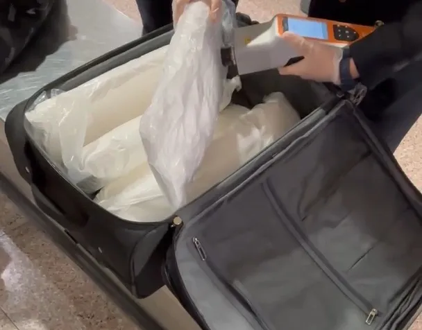 行李箱中查獲夾帶K他命毒品。航警局提供