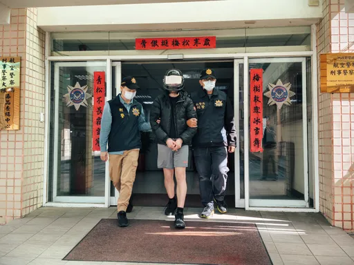 高額報酬利誘！英籍男攜逾20公斤K他命闖關　航警當場人贓俱獲