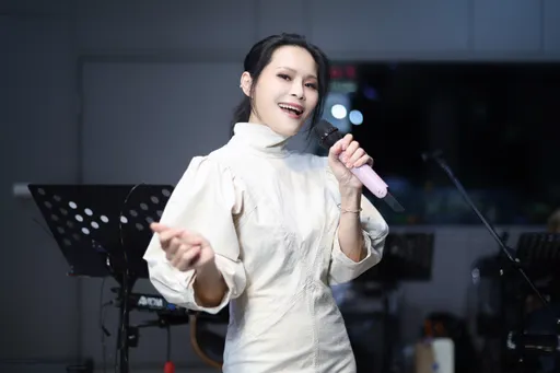 周蕙倒數破蛋開唱　驚曝聲帶復健中「像重新學走路」