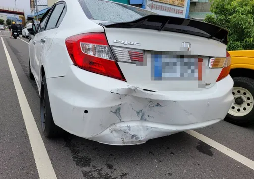 台中轎車路邊起步撞傷女騎士　肇事駕駛留下車內移工棄車逃逸