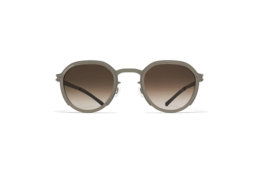 MYKITA X RIMOWA聯名系列Heritage MR001 Panto（Clay Green），2萬4500元。品牌提供
