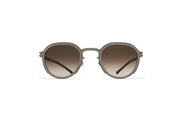 MYKITA X RIMOWA聯名系列Heritage MR001 Panto（Clay Green），2萬4500元。品牌提供