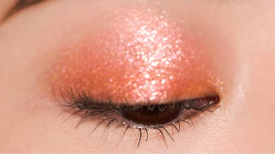 Bobbi Brown極致鑽石水感眼影棒主打色#粉鑽石。品牌提供