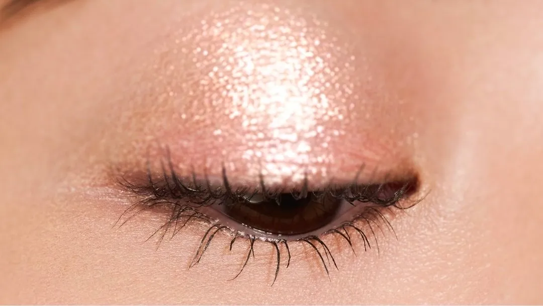 Bobbi Brown極致鑽石水感眼影棒主打色#月光石。品牌提供