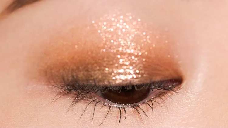 Bobbi Brown極致鑽石水感眼影棒主打色#蜜糖棕。品牌提供