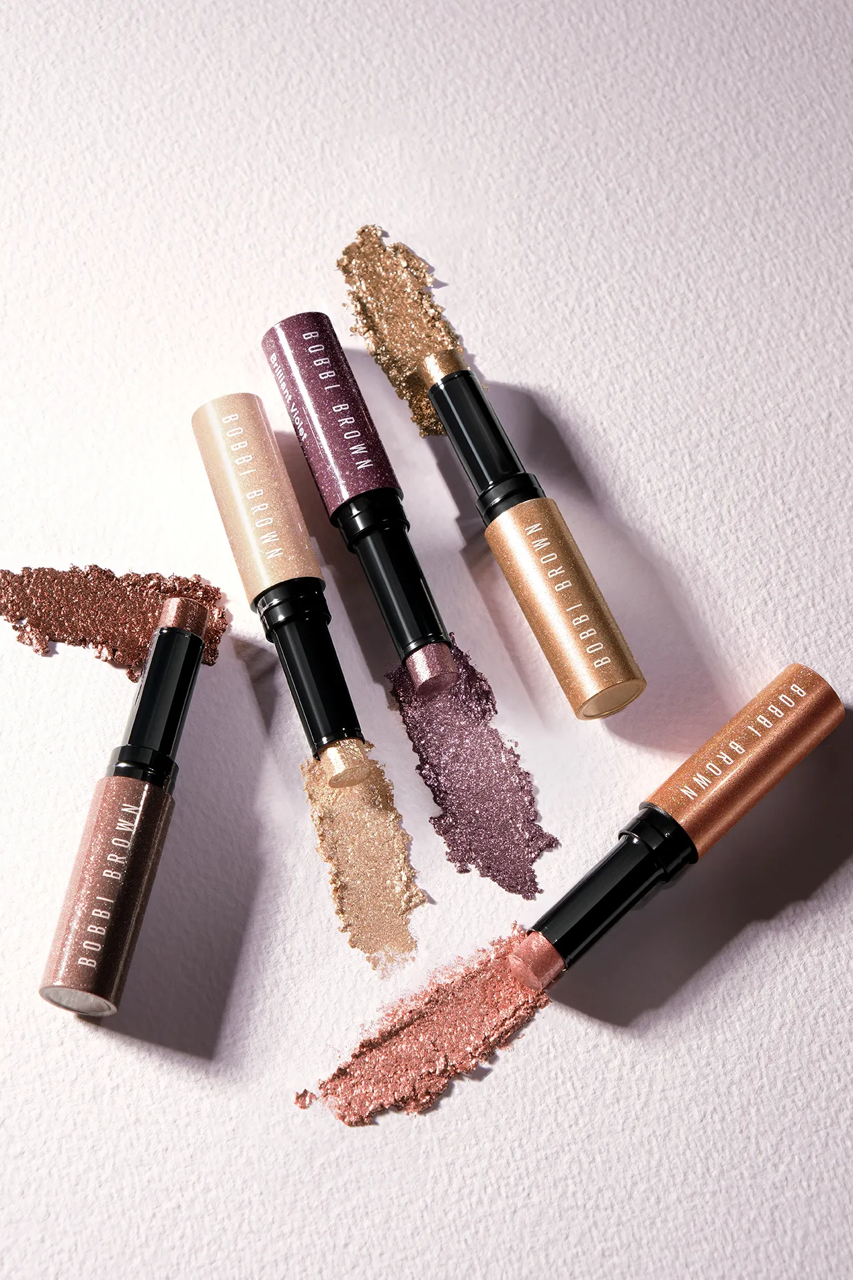 Bobbi Brown全新極致鑽石水感眼影棒，各1300元。品牌提供