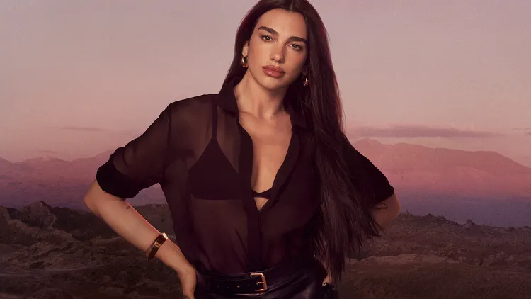 Dua Lipa拍攝自由不羈沁心之果香水廣告。品牌提供