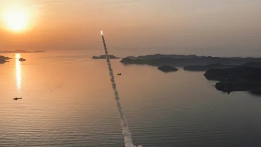 破壞和平！朝陽與飛彈齊飛　金正恩打造「北韓暴力美學」