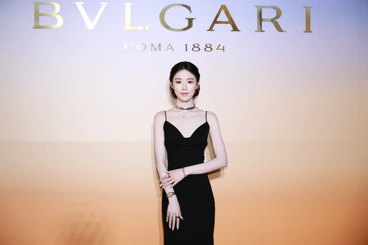 舒華身著性感的黑色禮服搭配寶格麗B.zero1系列珠寶。彭欣偉攝