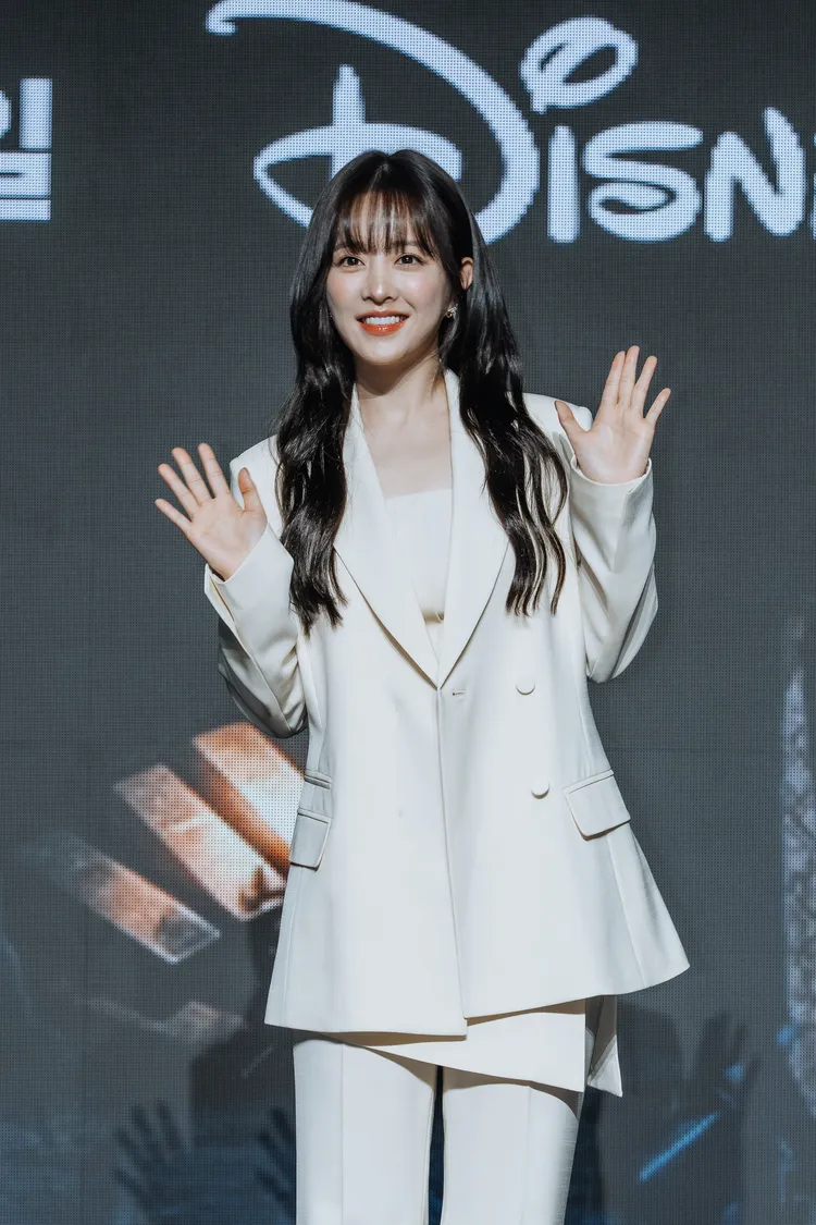 朴寶英首度挑戰犯罪題材，為角色減重、素顏上陣。Disney+提供