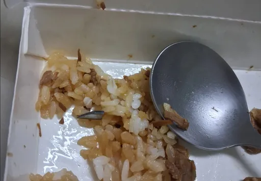 火雞肉便當有刀片！高雄市衛生局查出是這原因　將依法裁罰