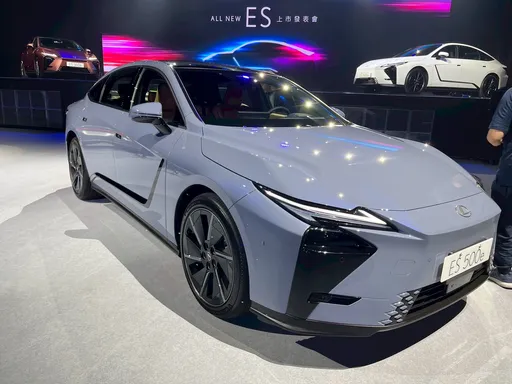 Lexus大改款ES正式在台發表　新增純電ES 500e、售價177萬元起