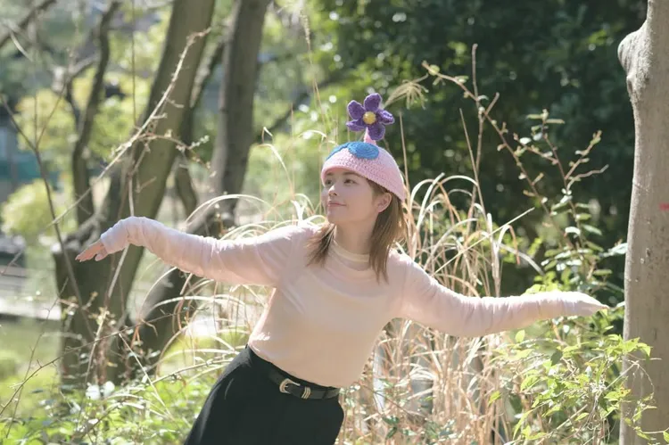 小芝風花自己織各式各樣的皮克敏造型毛帽，引起網友討論。翻攝小芝風花IG