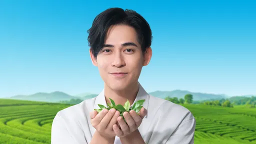 周渝民現身街頭！「1動作」全場安靜