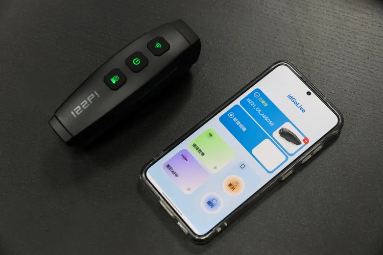 使用者可透過專屬App進行即時畫面檢視、鏡頭角度調整、解析度切換、記憶卡格式化與韌體更新等操作。業者提供