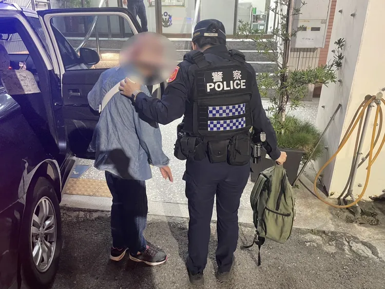 張婦從高雄北上台中要看看舊居，不料手機沒電，子女聯繫不上焦急萬分。翻攝畫面