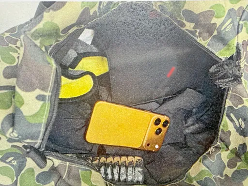 夾帶「4萬iPhone」闖關　　機警店員活逮！當場人贓俱獲