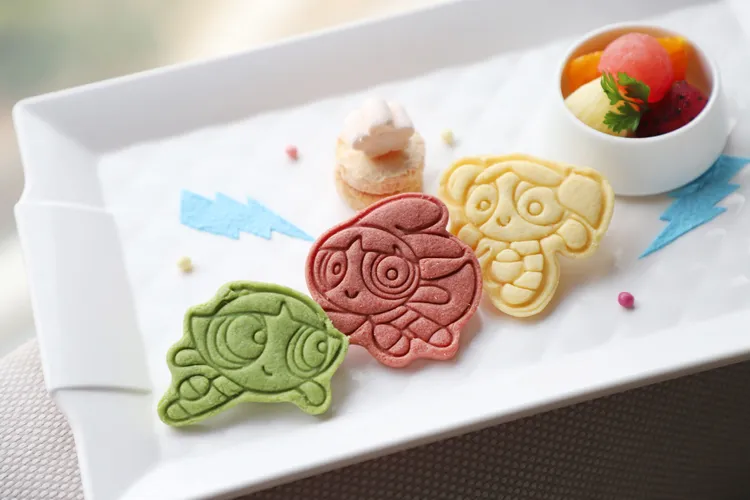 和逸飯店．台南西門館選用台南在地農產，結合熱門卡通「飛天小女警」，展現春日活力與童趣風格。國泰飯店觀光事業提供