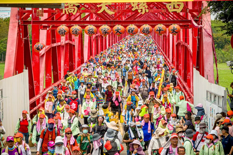 「粉紅超跑」跨越濁水溪進入雲林縣地界。古哥空拍法人授權提供