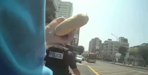 趁外婆做生意溜出門迷路　3歲童不怕生！把派出所當「遊樂場」