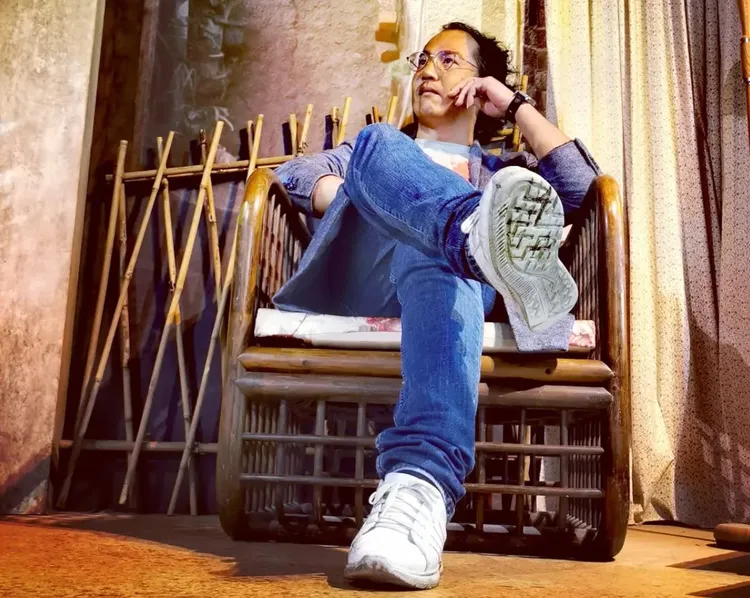 執導多部台灣偶像劇的導演李能謙捲入詐騙案，遭新北警方拘提調查中，如今又涉共諜案被羈押、起訴求刑12年以上。翻攝自李能謙IG