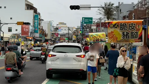 墾丁大街湧大批人潮　網驚「滿滿大盤子」：不是說國旅沒人去