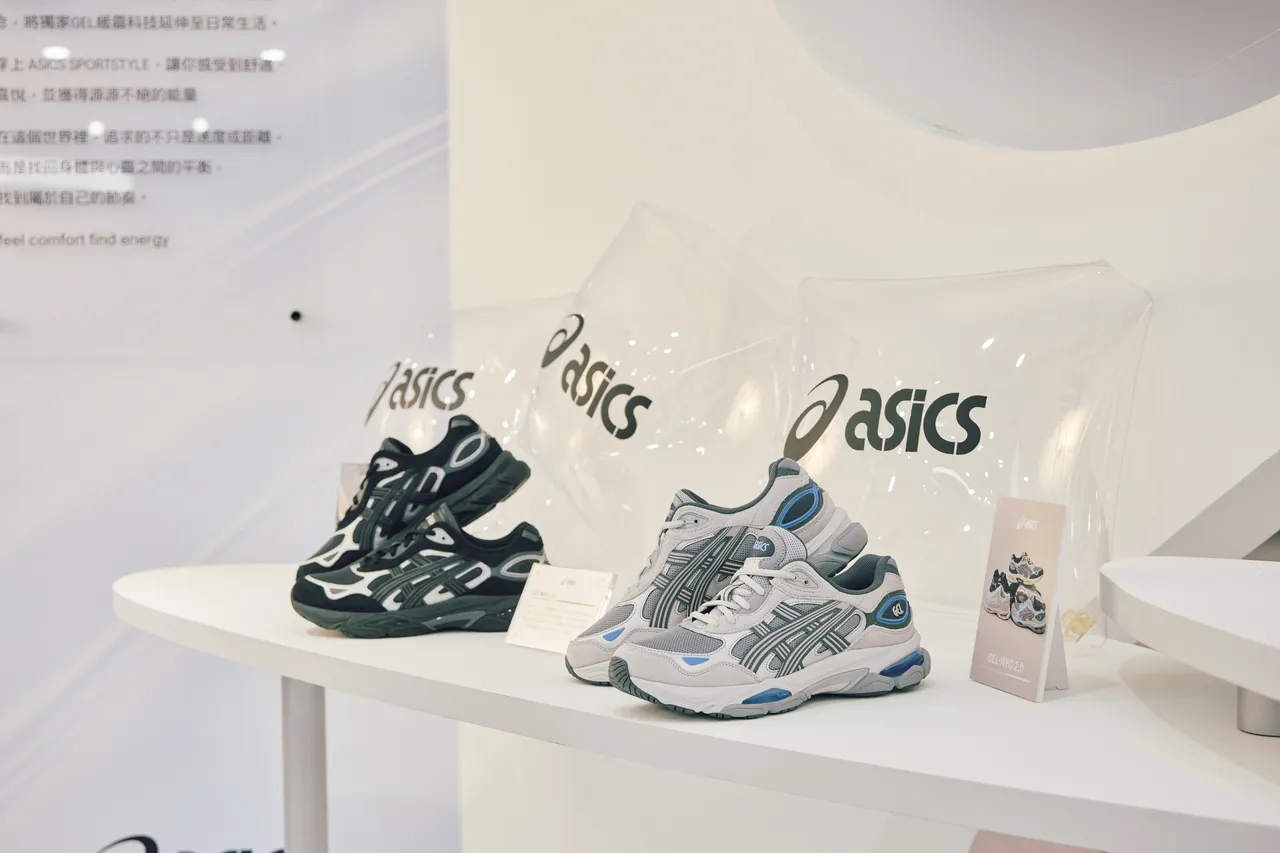 ASICS GEL-NYC 2.0運動休閒鞋，各4680元。品牌提供