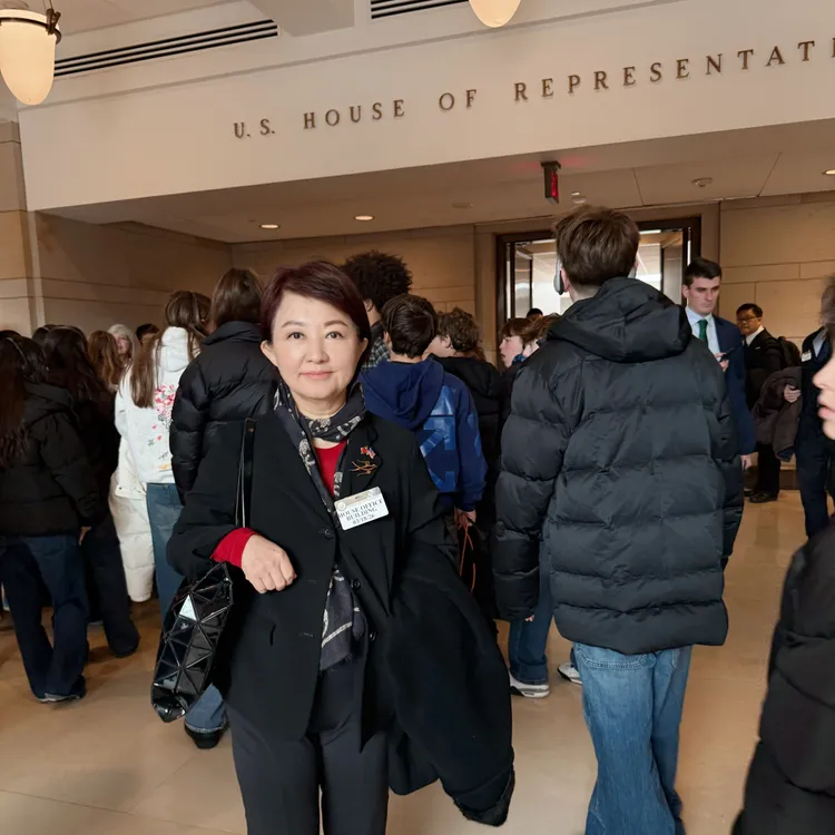 盧秀燕3月訪美行，在美國國會大廈留影。讀者提供