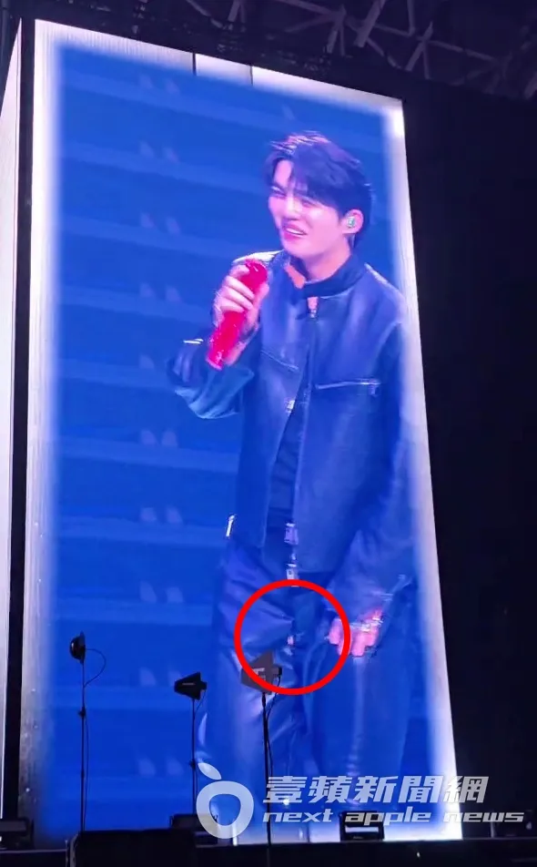 S.COUPS害羞不已，自招第一次在舞台上褲子裂開。讀者提供