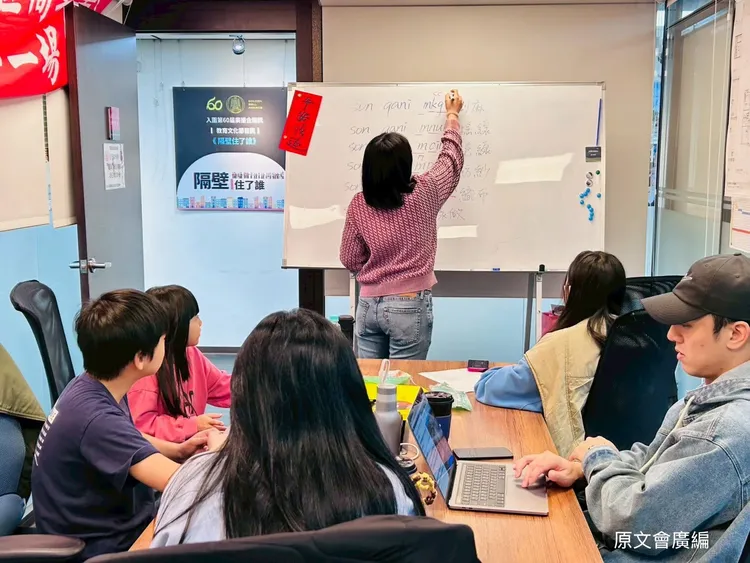 《senasenaii！wawa 大聲唱》針對在都市成長的原民孩子，提供了一個探索自我與文化的契機。原文會提供