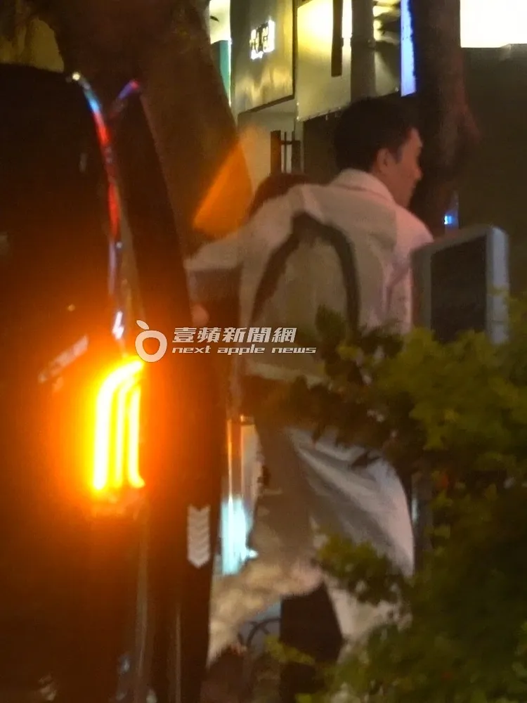 梁朝偉隨後也進入驥園川菜餐廳。特勤中心攝